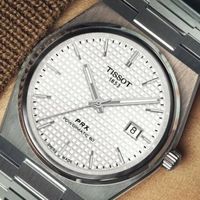 新表｜颜值炸裂！告别单一精钢！天梭PRX 40mm“珍珠母贝”表盘首次登场