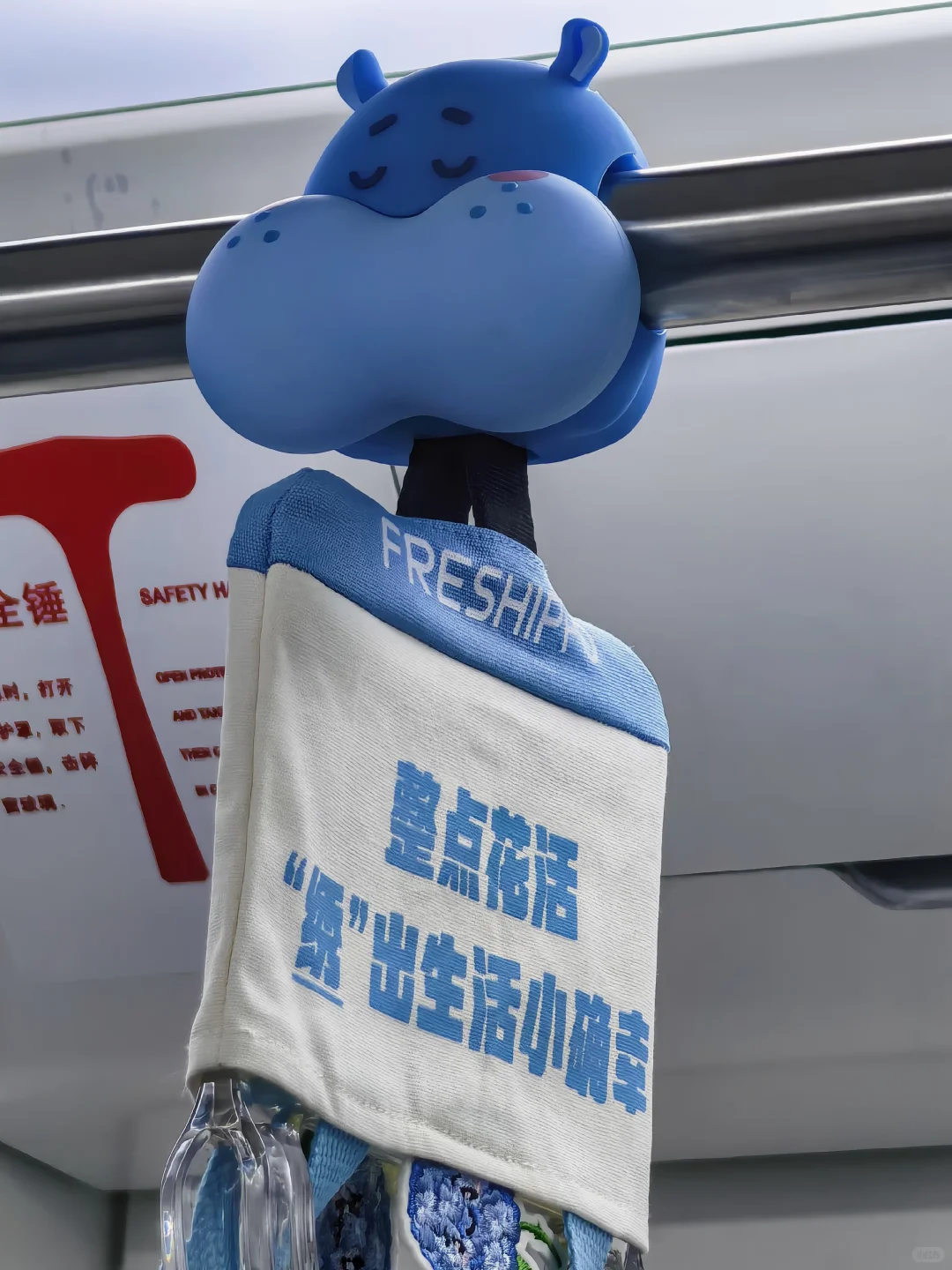 购物袋变地铁把手,盒马真会整活!