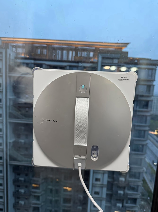科沃斯窗宝W3 Pro：高层擦窗新选择