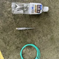 天窗漏水，十有八九不是胶条坏：10块钱疏通钢丝还是几百块换胶条，台风前先通老车这四个排水孔