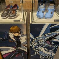 游戏王 x Crocs 联名洞洞鞋正式开售：11550日元起，买鞋还送限定鳄鱼卡——国内玩家这钱该不该花
