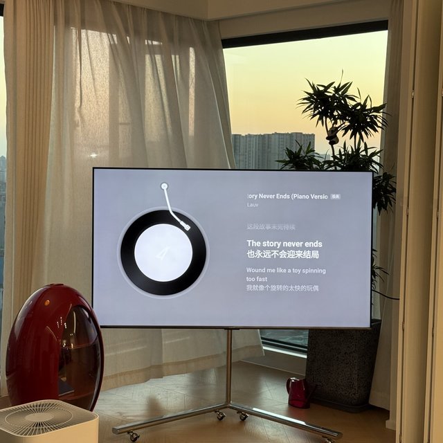 全网刷屏的“无线看电视”，评论区都在问同一件事：充一次电到底能看多久？