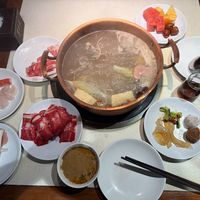 95元在东来顺敞开吃鲜切羊肉、烤鸭和羊排？我翻了全网两年的实测记录，去之前先看这篇
