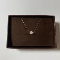 两千多的agete戒指戴俩月发黑？先别急着骂，轻珠宝的"娇贵账"得这么算