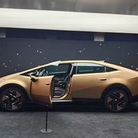 部分合资缺席成都车展，北京现代展台却挤爆里三层外三层：这一对牌，一张打品质，一张打流量