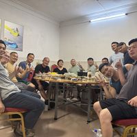 奔赴几百公里，就为了求醉？也许是朋友相聚一次太不容易了