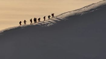 天气预报给你看的是山脚下的温度：国庆4000米营地夜里多冷，睡袋租还是买，算完这笔账再下单