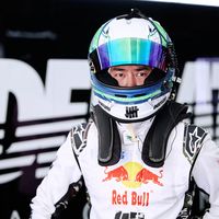 第一波秒罄，第二波今早10点开卖：UNDEFEATED 85 Racing系列，绿色断码前怎么买、谁可以等券