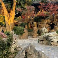 个园真是中国“四大名园”之一吗？查完发现石碑头衔是三十年的旅游“广告”，但这园子真值得看