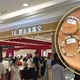  买玉怕被坑才去胖东来，结果号被黄牛卖500一个？胖东来买衣服买首饰，到底值不值专程跑一趟？　