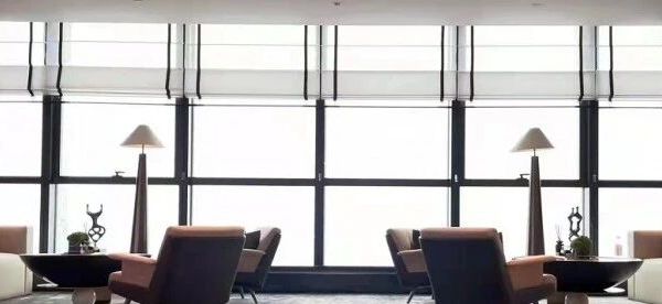 办公窗饰选卷帘还是百叶：西安美似家一体化方案解析