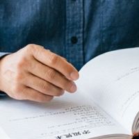 中年守钱：在生活的钢丝上，守住每一分安稳