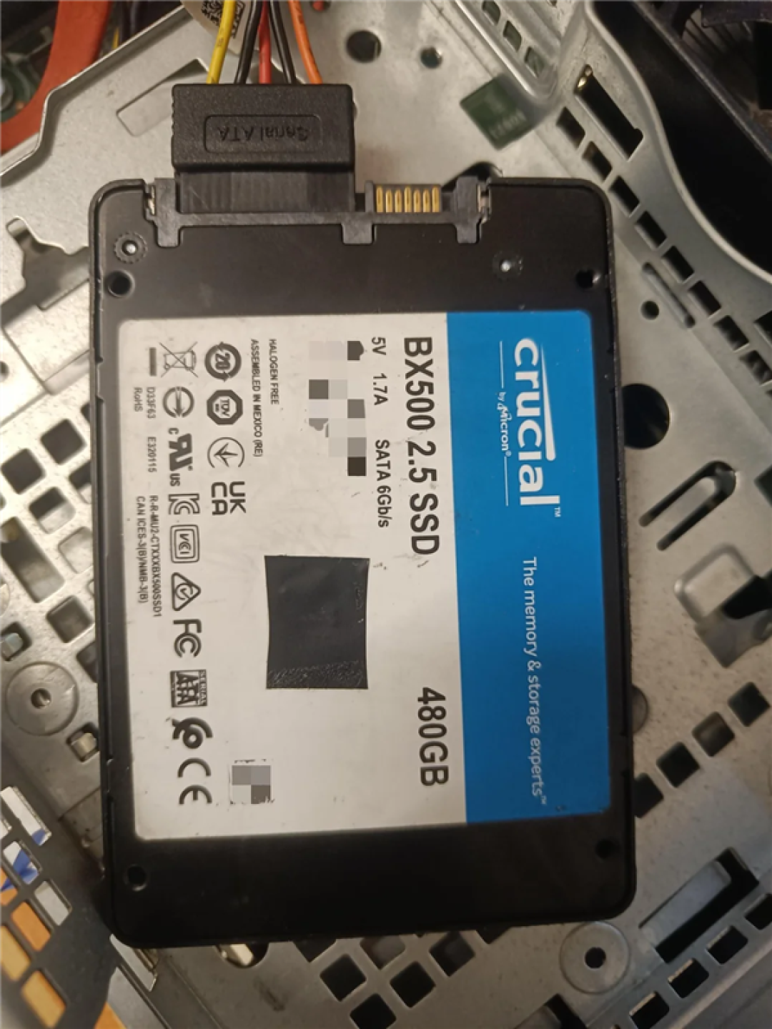物理销毁翻车!网友买到打孔SSD:不仅没坏,还能重装系统