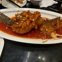 红烧肉108元，仨人510元，一桌却翻车在959元：翻遍全网的上海老饭店真实账单，越贵越翻车是这家151年老店的规律