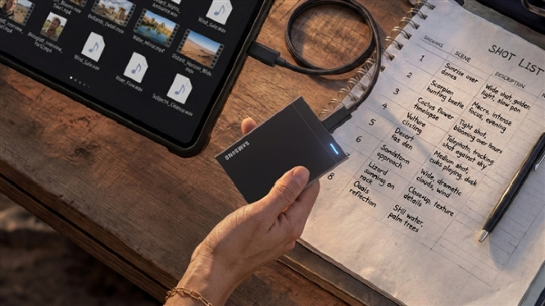 售价近2万元!三星发布P9移动固态:全球首款8TB 4000MB/s USB4硬盘