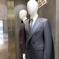 西装定制店里的衬衣料子摸着就是不一样