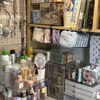 开学还剩一周，看完上百篇宿舍收纳帖，我的建议是先定动线、再买容器
