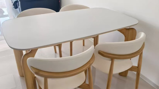 小户型餐厅逆袭，这张可移动餐桌把我家鸡肋角落全盘活了