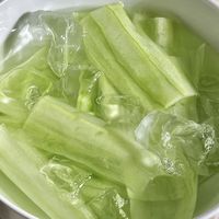 分享一个夏天凉拌黄瓜脆生生的做法
