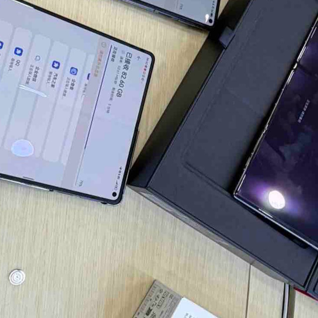 9月换机抄作业：华为Mate XT 2三折叠值不值得等
