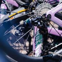 大家都在盯13速Dura-Ace爆料，105 Di2整车已经悄悄跌到6998元：三个价格带的减配项和等不等这笔账