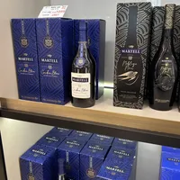 同一瓶蓝带，四个价格体系：国庆去海南或港澳前，先把马爹利的买酒路线图看懂