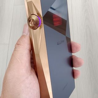 四根真空管塞进随身播放器，卖22888元：艾利和SP4000T上市6周，三类人三种买法