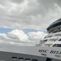 MSC荣耀号827航次为躲台风"沙德尔"提前启航：把8月整月的航变盘完后，登船前有3笔账要算