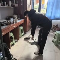 推开空置两个月的宿舍门，别急着铺床：对照全网清洁攻略和高校违规电器清单，这1小时流程最稳