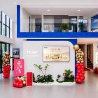 看了海尔全国首家AI家庭机器人店：15999元外骨骼现货开售，干家务的机器人还是展品