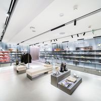 萨洛蒙的开胶帖，最近又没断过：我翻了全网40条投诉帖，翻车集中在同几款鞋