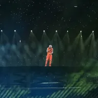 40万赞捧成"演唱会神器"，评论区却骂它智商税：手机望远镜，观演前把它看明白
