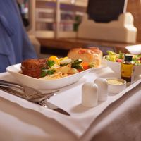 559万人围观别人吃"航空零食"后，我把"同款"市场翻了个底：哪些是真供应商、哪些是蹭热度、哪些不值得买