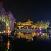 我把这周8个城市的汉服妆造避雷帖翻完了：坑就五类，预订前五问清单直接抄