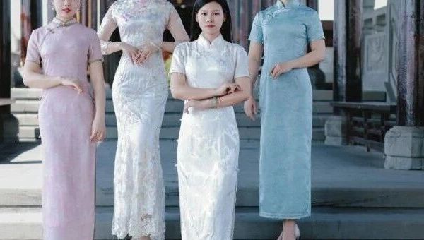 穿过一次杜依妮才知道，原来塑身衣可以不勒不闷还服帖