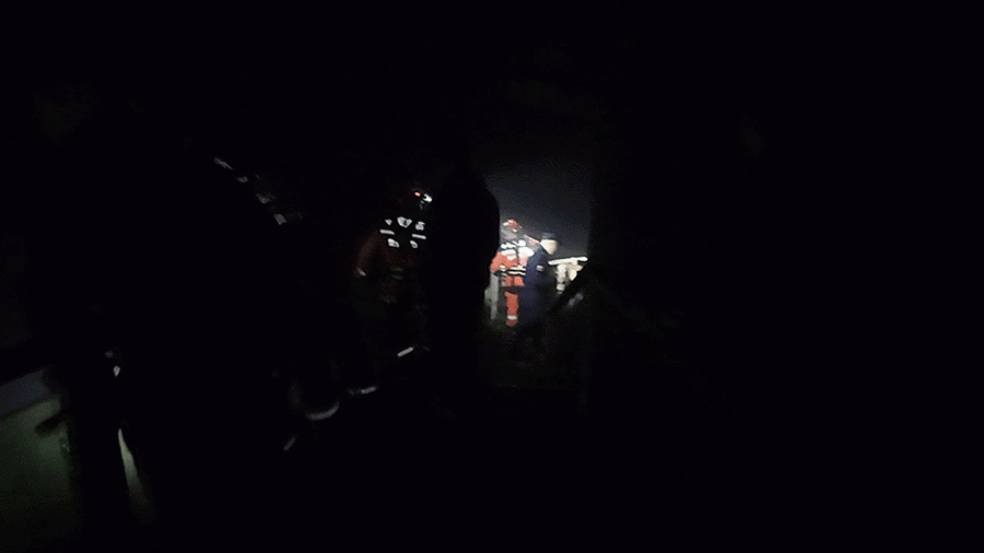 山野备忘录|"带女儿爬山散散心"——深夜 7 小时,父女俩困在贺兰山上