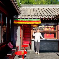 被问爆的京城红墙咖啡，就在雍和宫拐角处