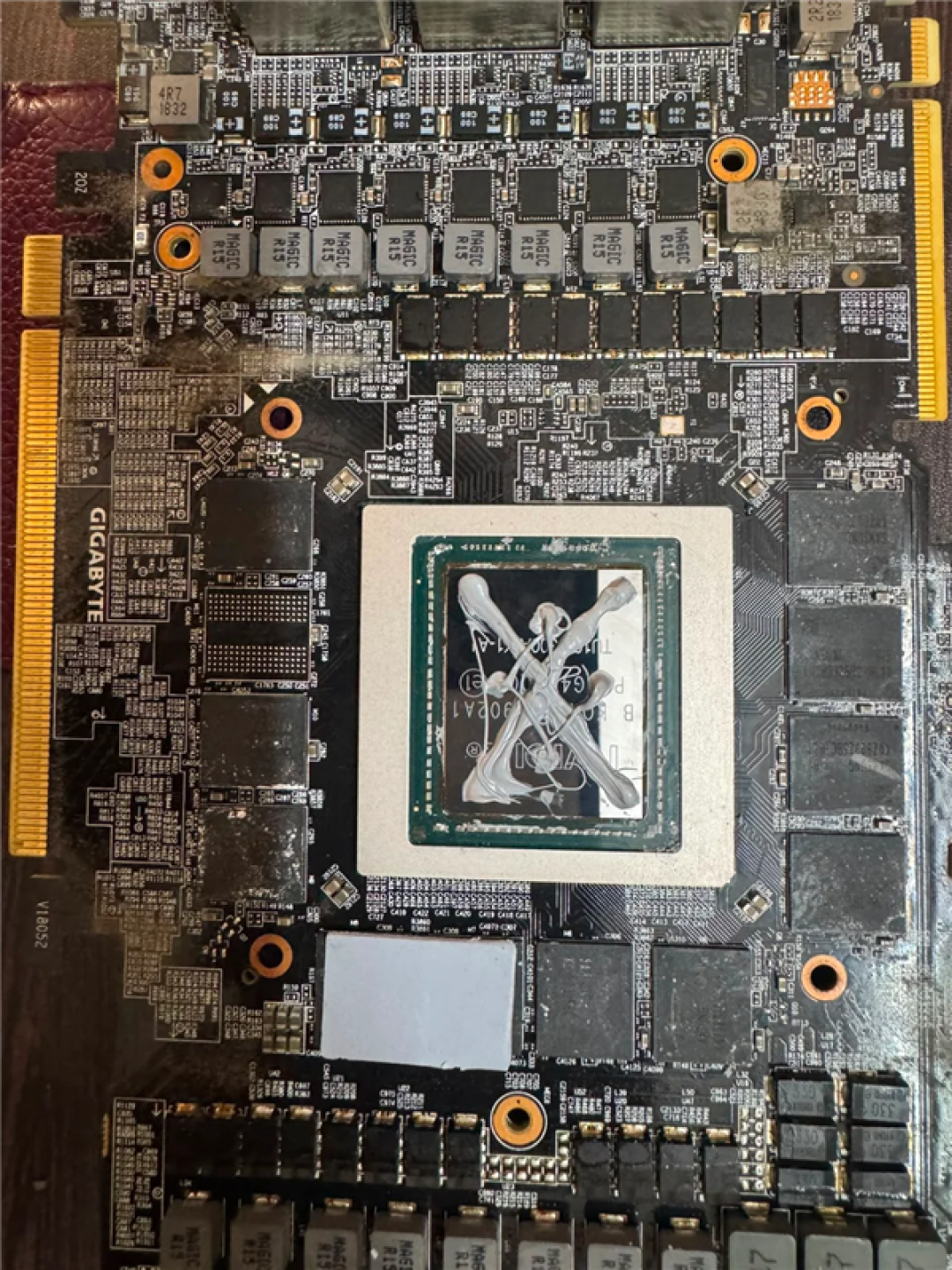 一招让老显卡重回巅峰!RTX 2080 Ti换硅脂后帧率翻倍 降温10℃