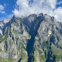 走一趟虎跳峡高路到底花多少钱？把2026年三种走法算了一遍：300元能走，但这4笔钱不该花