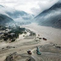 吉隆口岸泥石流、四姑娘山封路:雨季的川西,还去不去?