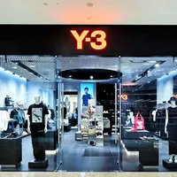 Y-3从阿迪中国官方渠道下架，各地却在1折清仓：捡漏窗口还是撤退前奏？