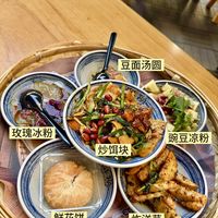 一次吃上N种昆明特色小吃！都不白来啊