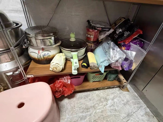 锦需客厅置物架