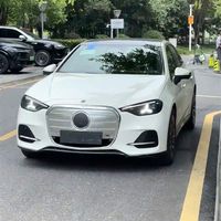 全新奔驰C级纯电实车曝光：会发光的“口罩前脸”能接受吗