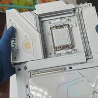 真的高级！七彩虹iGame X870E白火神开箱