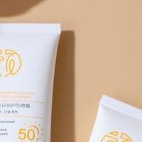 干皮适合什么防晒霜？滋润不拔干测评，能不能直接当成妆前乳