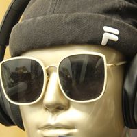 当轻量化遇上专业声学，微星大师300耳机教你如何玩转游戏音频