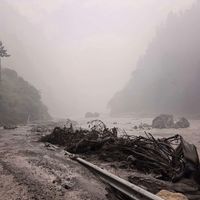 尼泊尔山洪致359人遇难,朗塘线被直接击中:订了国庆尼泊尔徒步的人,先看完灾区地图、天气底子和三笔账再决定退不退