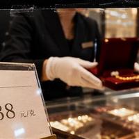 买金饰别再被宰了：品牌店和水贝的价差，可能比你想象的还大