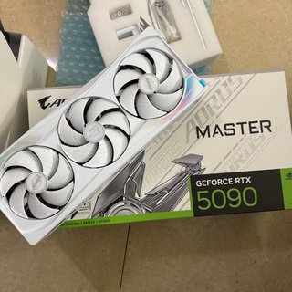 英伟达单季营收962亿美元，老黄提前给出明年70%增长指引：这份财报对装机党是3个确认和1条裂缝